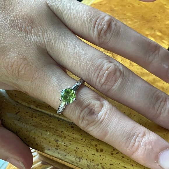 Natural Peridot Sterling Silver Ring Size 9 - Picture 4 of 9